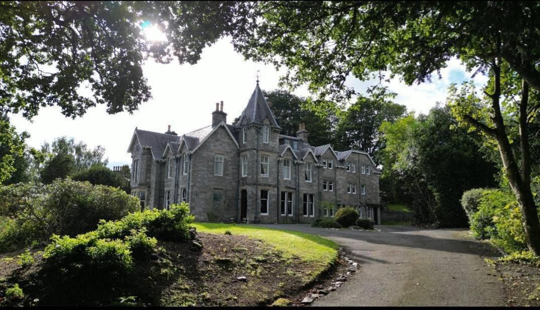 Wellwood Manor Hotel พิทลอครี ภายนอก รูปภาพ