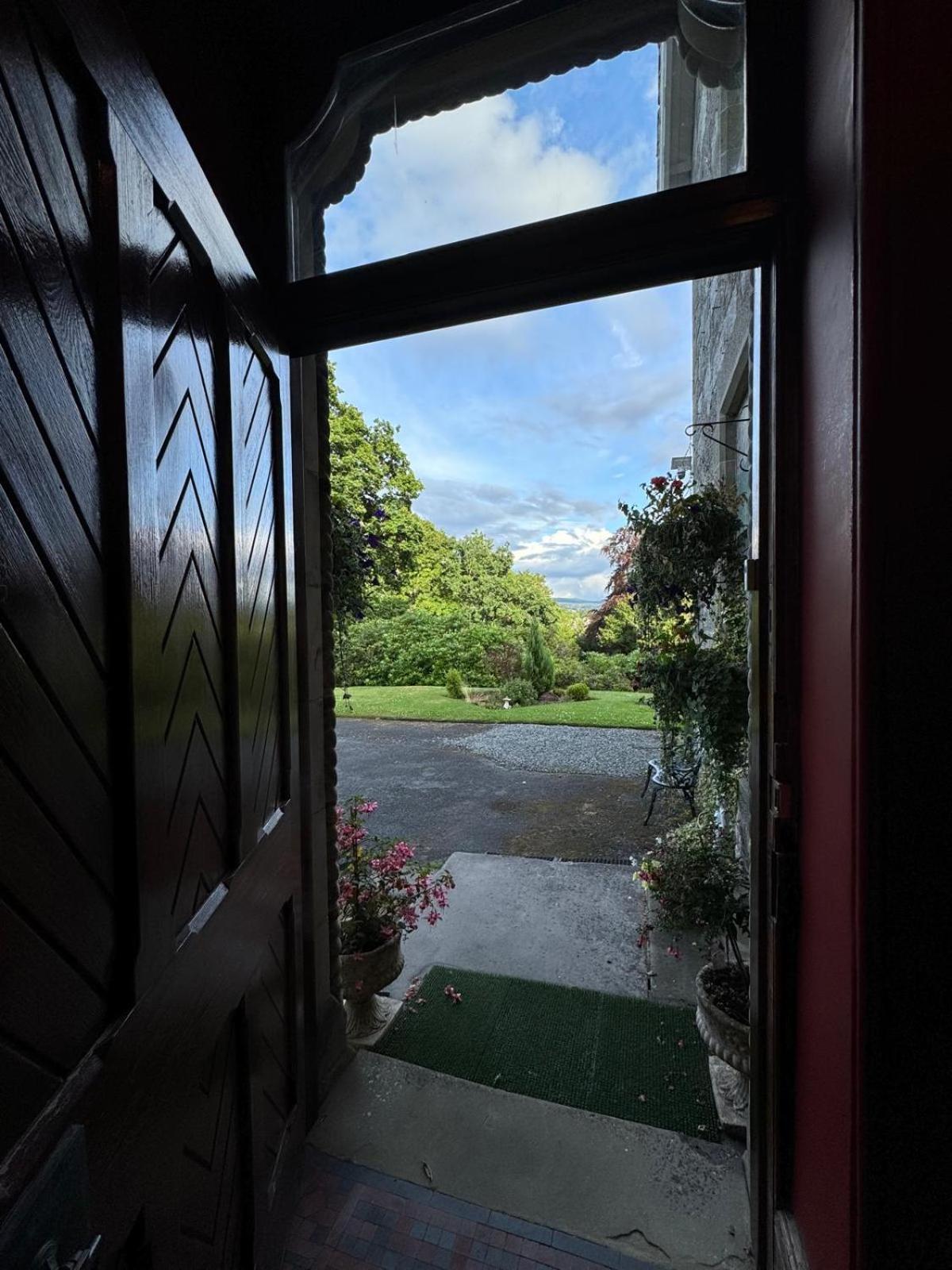Wellwood Manor Hotel พิทลอครี ภายนอก รูปภาพ