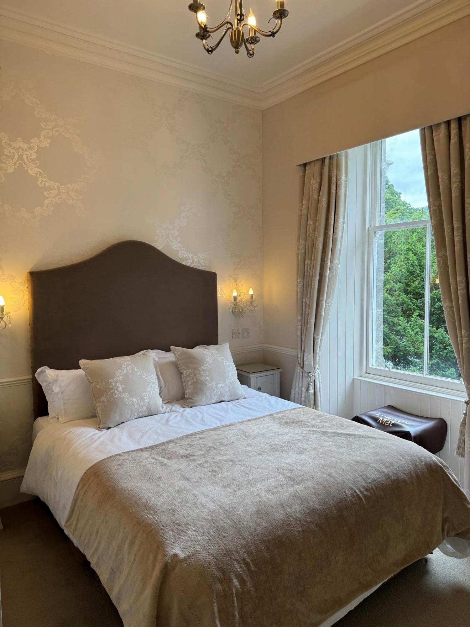 Wellwood Manor Hotel พิทลอครี ภายนอก รูปภาพ