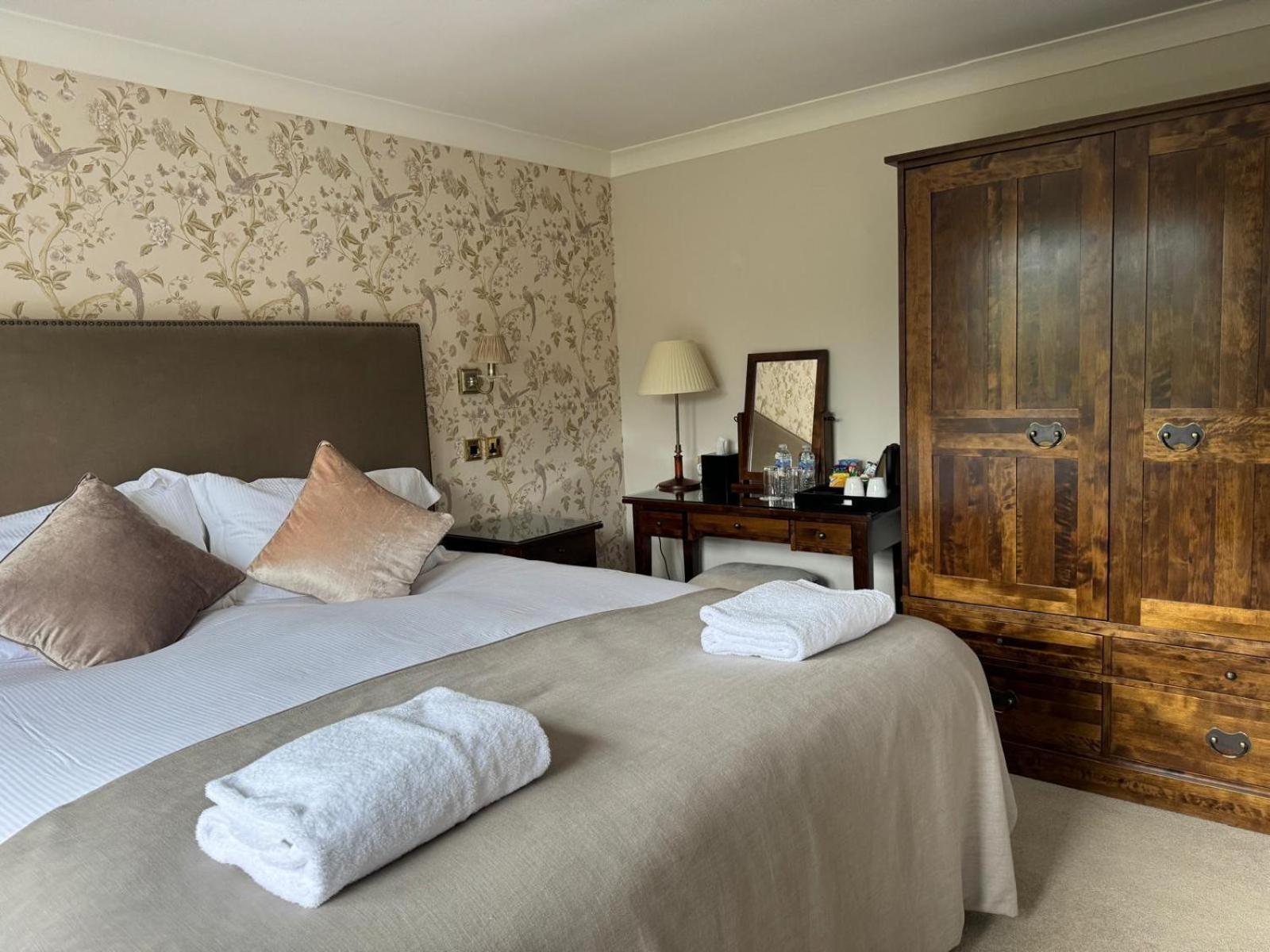 Wellwood Manor Hotel พิทลอครี ภายนอก รูปภาพ