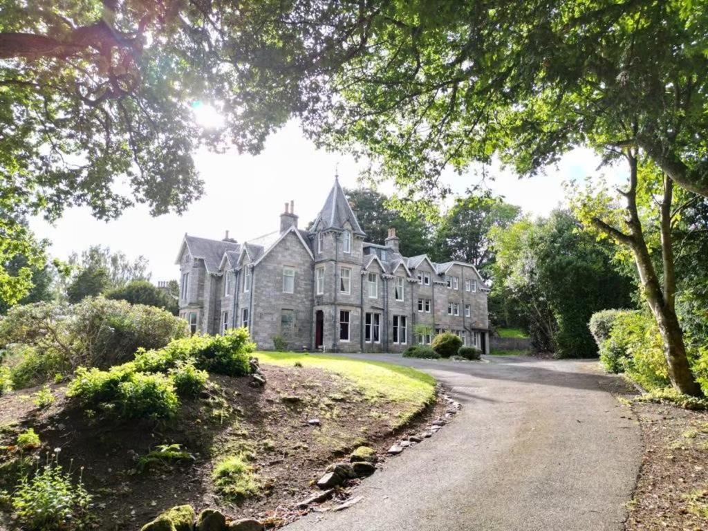 Wellwood Manor Hotel พิทลอครี ภายนอก รูปภาพ