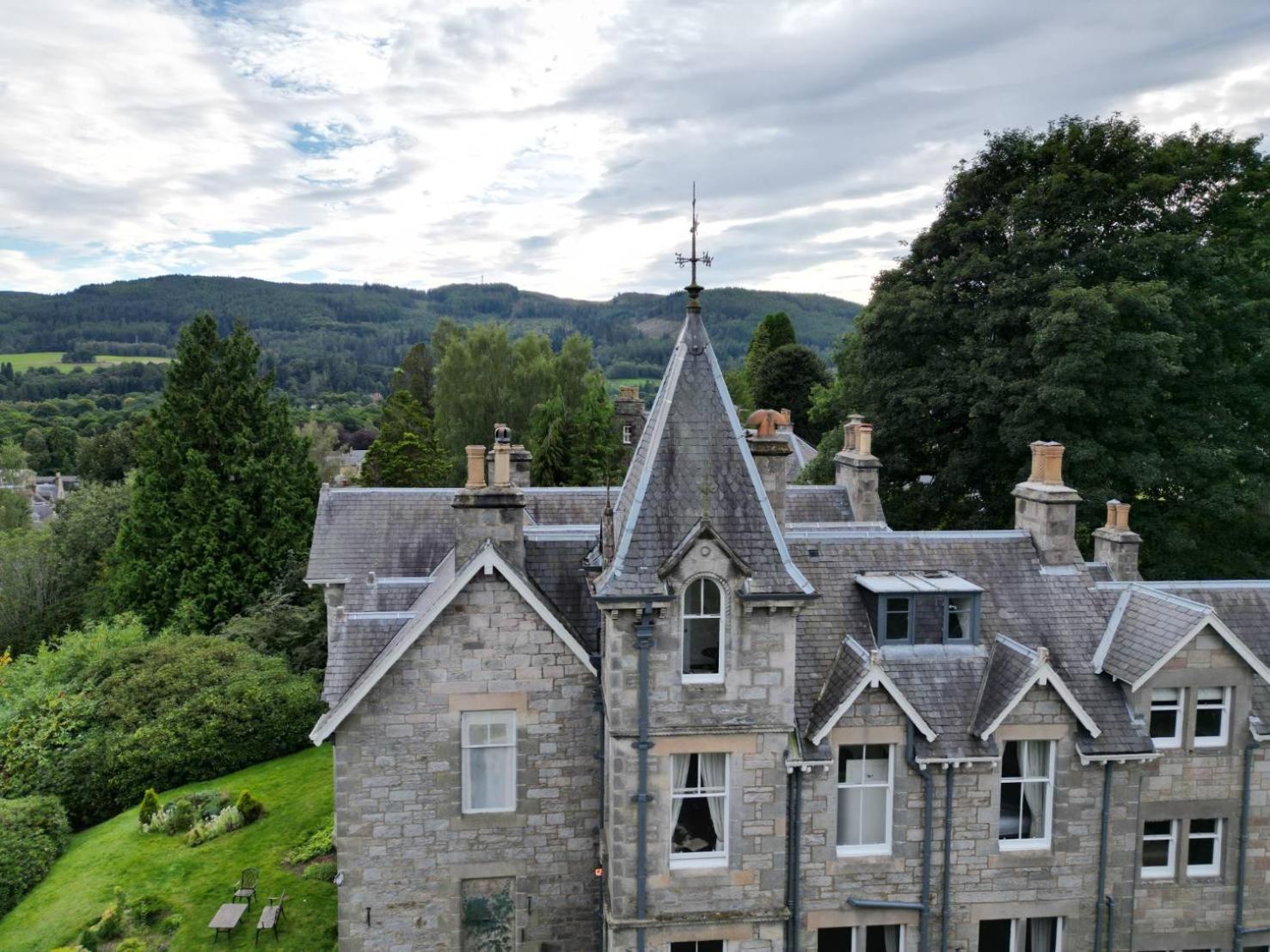 Wellwood Manor Hotel พิทลอครี ภายนอก รูปภาพ