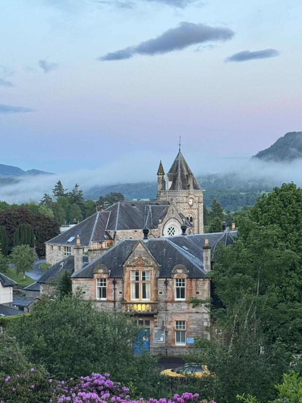 Wellwood Manor Hotel พิทลอครี ภายนอก รูปภาพ