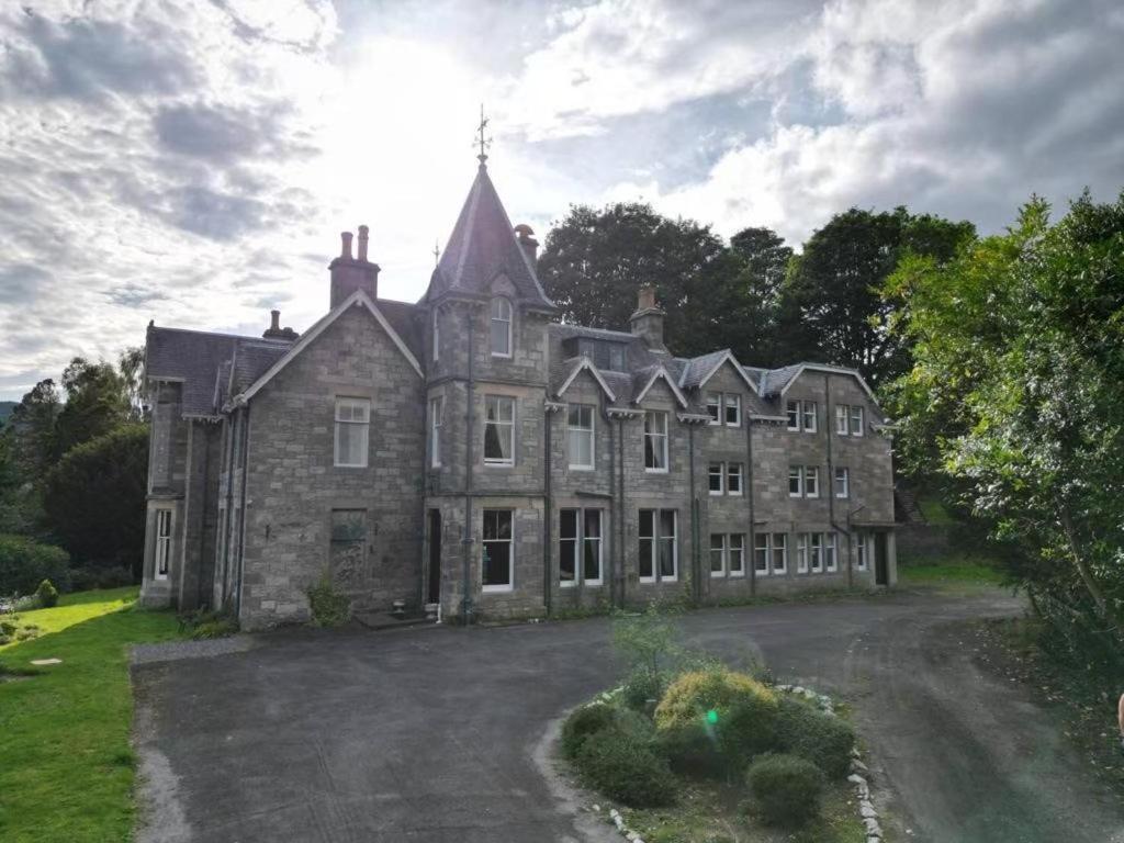 Wellwood Manor Hotel พิทลอครี ภายนอก รูปภาพ
