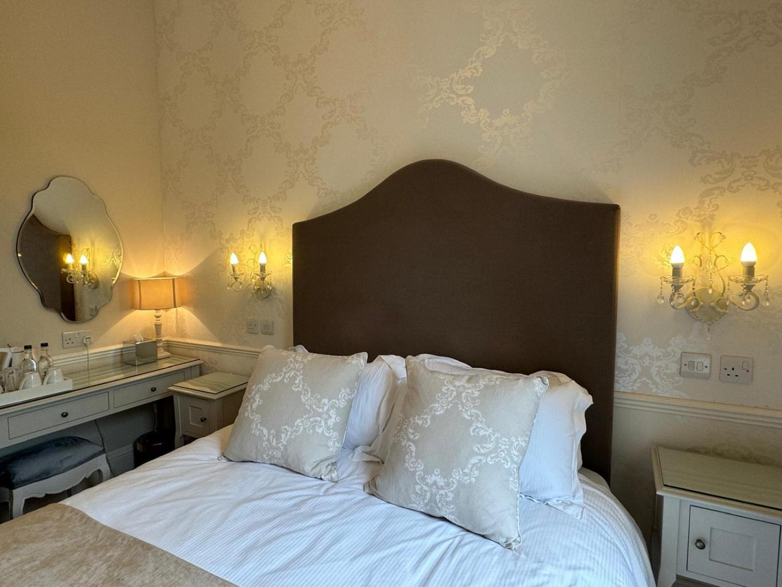 Wellwood Manor Hotel พิทลอครี ภายนอก รูปภาพ
