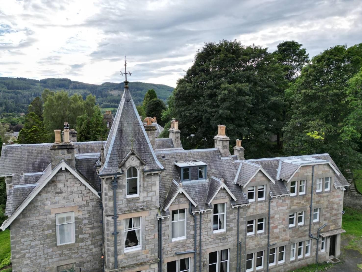 Wellwood Manor Hotel พิทลอครี ภายนอก รูปภาพ